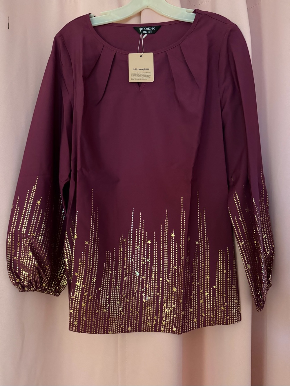 Iconic NYC Women's Burgundy/Maroon Long-Sleeve Top with Gold Accent Size 10